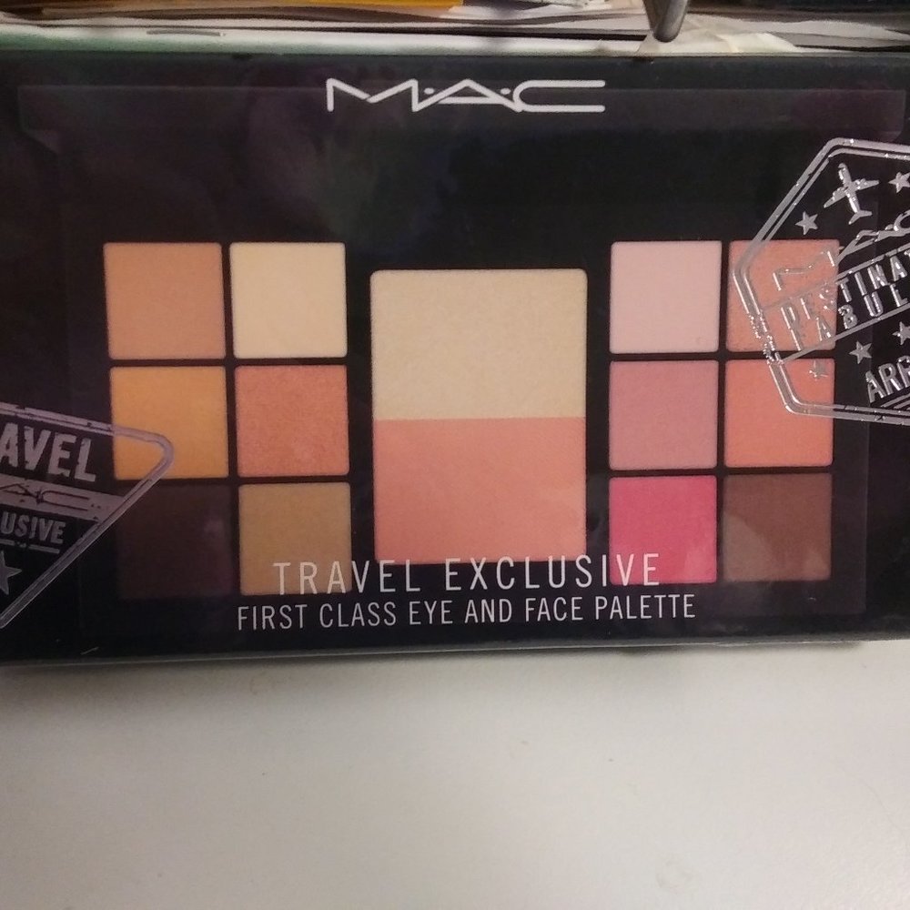 MAC Travel Exclusive First Class Eye and Face Pale